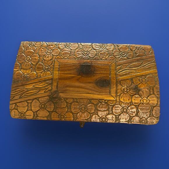 Vintage Mid-Century Carved Wooden Trinket Box Floral Carving Leopard Lining - Picture 5 of 9